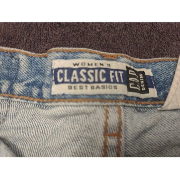 Gap Women’s Comfy Distressed Denim Shorts Size 10 - Picture 2 of 4